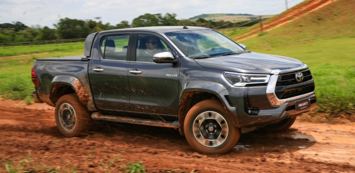 Toyota suspende vendas de Hilux e SW4 por fraude em motor